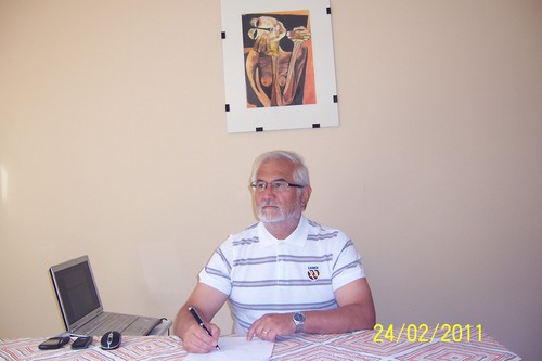 Profesor, Psicólogo, Dr. en Psicología, casado con Ema;3 hijos, Angélica, Andrea y Alejandro.Nietos: Antonio, Sebastián,Pilar, Matías, Lucas, Camila y Lucía.