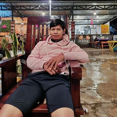 znlrmd's profile picture. Twitter is my best friend.