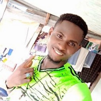 A Tiv boy 🙎 fashion designer ✂️ football lover (United blood ❤️) IG Akpi Shalex Theo 😍
