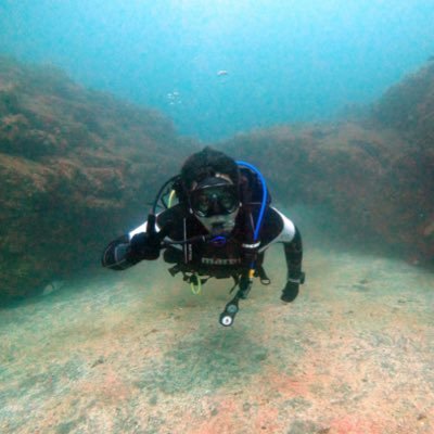 Hombre de Derecho y de Buceo.