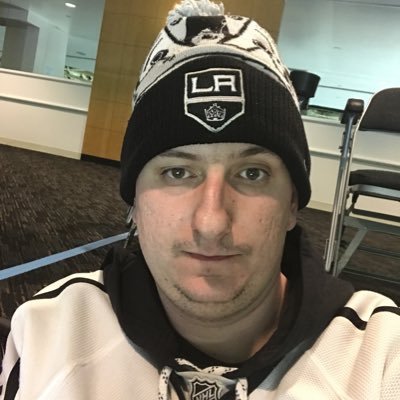 die hard #GoKingsGo , #GoHalos, and #ForEverNE fan. Fuck the bruins and GO #TrojanFamily, ✌🏻 love metal. #1 Adrian Kempe hater