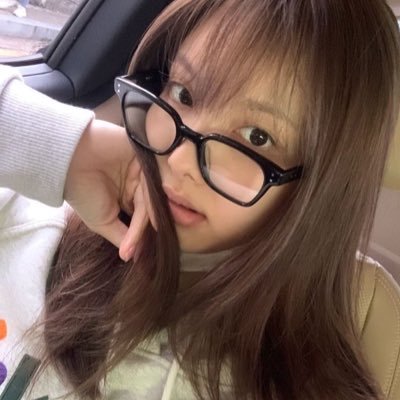 🛒 hola! call me andie • she/her • seller of premium accs • check my pinned tweet • with over 200+ proofs • check link attached below for the vouches