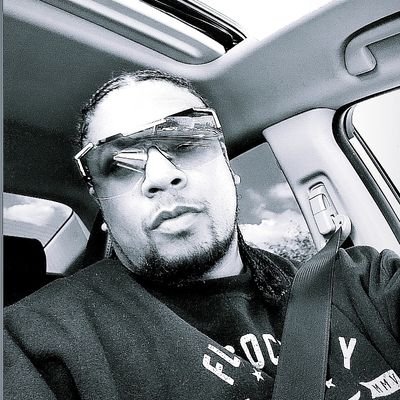 youngcollage's profile picture. 