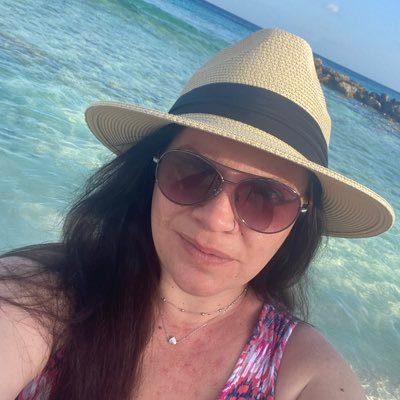 Happily married with 4 kids 👰🏻♀️🧑🏼⚖️👨👩👧👧 Gamer SAHM that loves to go on adventures with my family and just have as much fun as possible!