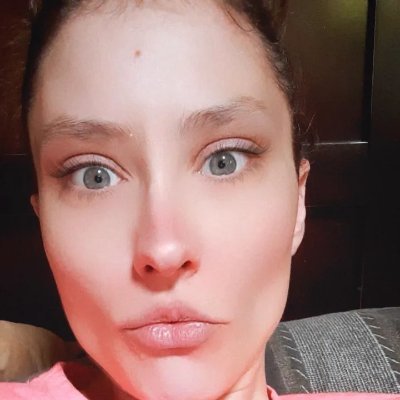 THE NAMES MElANiE. i'M 31 YEARS OlD. l0VE T0 HAVE FUN AND MAKE NEW FRiENDS!