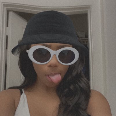 lexistarlit's profile picture. 