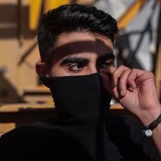 و اختر لدربك رفيقاً يآسمينيّ الهَوى عَميق الأثر ، ف كلهم زائلون ، إلَّا الياسمين ثابتٌ كثبات اللَّون بالحجر !