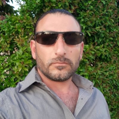 Άν σας λείπει κάποιος,
αλλά δεν είναι ποτέ κοντά σας...
τότε σας λείπει ο λάθος Άνθρωπος!!!