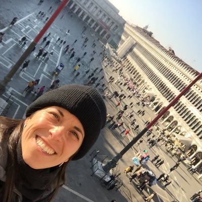 Mi vida de la mano de Dios, activista, protectora animal, LGTBIQ🌈 viajera, siempre con ganas de más en la vida, practico 🧘♀️, emprendedora, feminista, 🚲love
