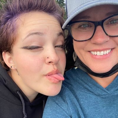 CaseyHubbs's profile picture. Nerdy intellectual that loves getting her hands dirty.