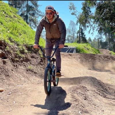 alexarmando4130's profile picture. pedaleando