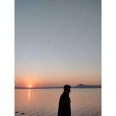 vaibhavwable_12's profile picture. Full Stack developer || React || Node || Svelte || Angular  ✨