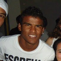 Jogador De Futebol que respeita as opinioes de todos e quer ser amigo de todos seus seguidores , fiquem a vontade voces !