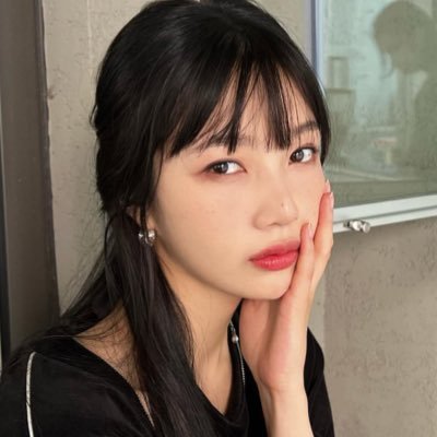 r3velvet's profile picture. she/her