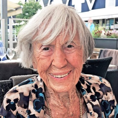 Kulturikonet Lise Nørgaardhar levet længere end de fleste. Denne profil er dedikeret til at oplyse det danske folk, om hvilke ting hun er ældre end.