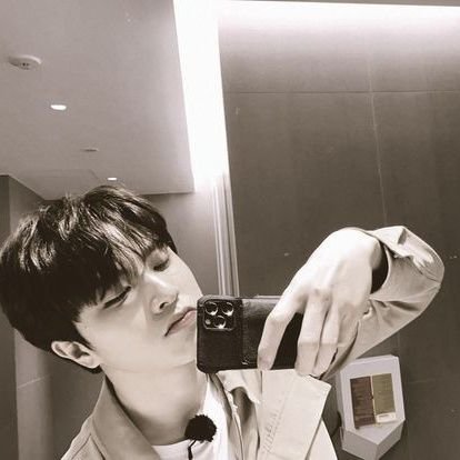 junghwaniest Profile Picture
