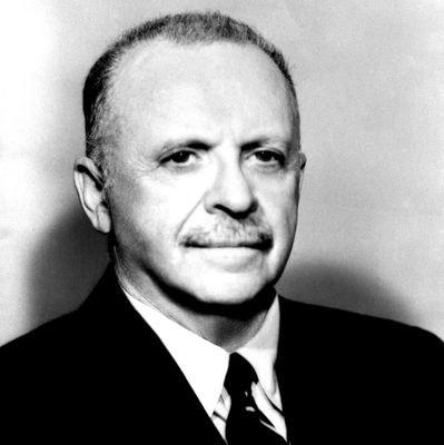 Es ist manchmal möglich, die Einstellung von Millionen zu ändern, aber unmöglich, die Einstellung eines einzelnen Menschen zu ändern. - Edward Bernays