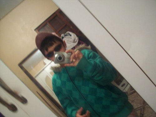 Eai gente eu cheguei to na area para arasar umas gatinhas sou lindo eu sei qm nao axa que se ____vlw
