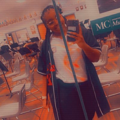 New account my other ones keep getting hacked. class of 22 and small businesses owner😘😘🦋🦋