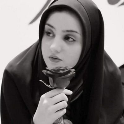 {قَالَ لَا تَخَافَا إِنَّنِي مَعَكُمَا أَسْمَعُ وَأَرَىٰ}