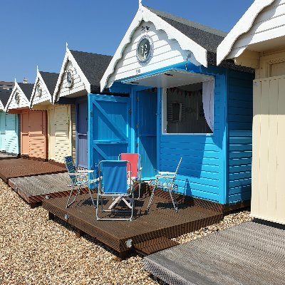 I am selling my lovely Beach Hut No 32, Southcliff/Pier Approach at Walton on the Naze.
As advertised by Sheens Estate Agents, Frinton