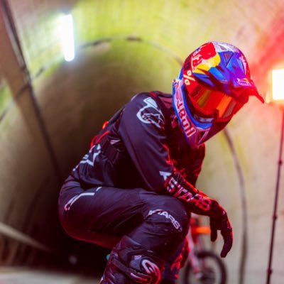 Professional factory enduro rider／Professional helmet cam comedian／モトクロス国際A級／エンデューロ国際A級／JNCC Comp-AA ／『RG3 Racing』からクロスカントリーとハードエンデューロ挑戦中／youtube不定期配信