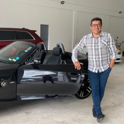 Ingeniero Financiero de profesión con especialización en Talento Humano, locutor de Radio y Empresario