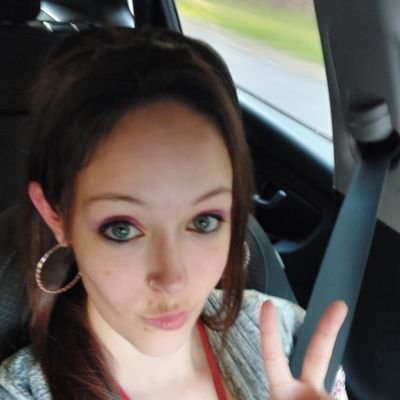 BelouVictoria's profile picture. Perpetual life at the nerdy table