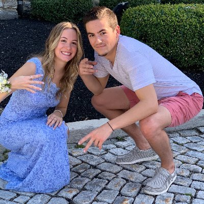 loripar24's profile picture. 