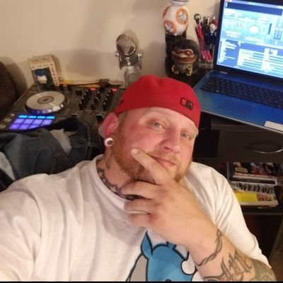 I am a DJ in CT (that road that connects Boston and NYC), from NY. Sports,Music,Cosplay nerd. Dad, Catdad and Veteran. I Love the USA 🇺🇸!!! D.J-M3