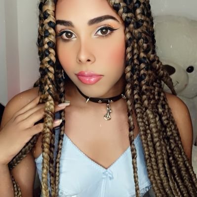 Your little curly girl with a big cock willing to make you happy 💘 de Ve🇻🇪 Vivo en Cali 🇨🇴 22 añitos🥰 Trans Girl🌻  Check out my socials🔞💙