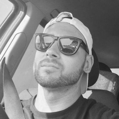 LuiSs_Vlc_'s profile picture. En España hay más tontos que ventanas.