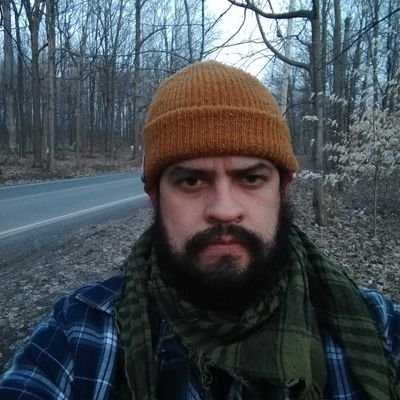 Escritor, guionista y editor tapatío. Aveces también antropólogo y rolero.