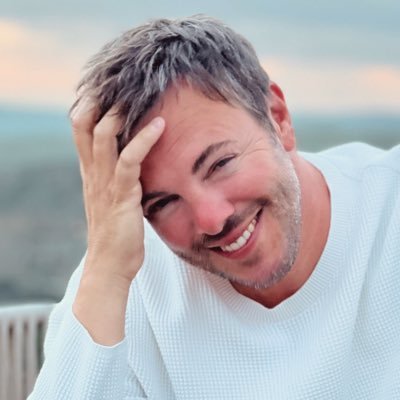 my280characters's profile picture. ☀️ 📅 🇨🇭❤️🇨🇦👧🏻👦🏼🎵🚘⚡⏱🥅🍫 🎨🌇