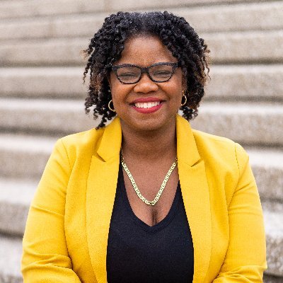 Just trying to do my part. Scholar-Practitioner. Higher Ed & Athletics Researcher. Co-host @bia_pod ❤️🐘.