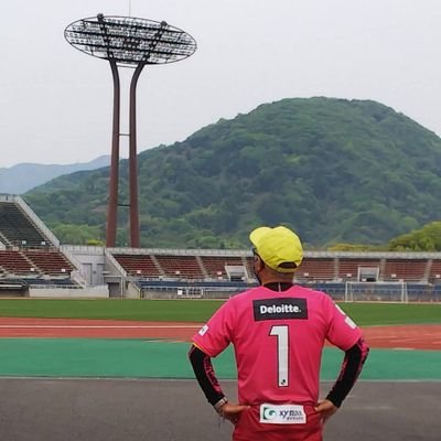 2019年からFC今治のにわかファンですが よろしくお願いします🙇♂️⤵️
愛媛県生まれ20年間元テニスプロでしたが東京からのUターンで現在今治に在住😀FC今治に出会えて良かった👍現在金属系のリサイクルと終活の関連のお仕事を地味にやってます🤗