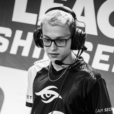 26y | @RocketLeague Coach for @teamsecret ✨ 🧠 https://t.co/1Zv4Dvp32H 🧠💕 @baburanis 💕 https://t.co/H0wKjpviNP