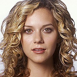 daily gifs of peyton sawyer from one tree hill ♡