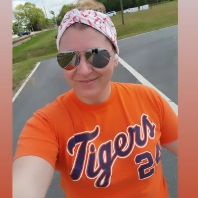 Michigander•wife💍•peds nurse🩺•photog📷•animal rescue advocate🐶•beer snob🍻•lover of sports⚾️🏀🏈#Tigers #Cubs #MichiganState #MiLB #blacklivesmatter #pride