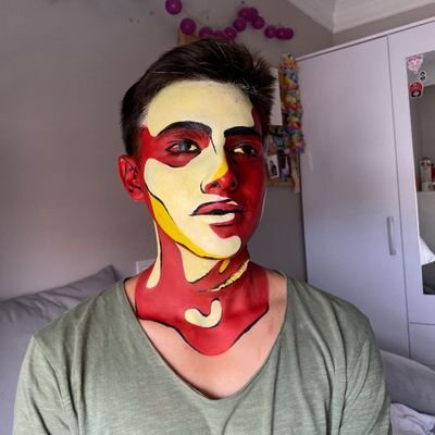 Aquí solo se twittea frases de canciones y de libros que me gustan. 😊
(Y me quejo de cosas 🙄)