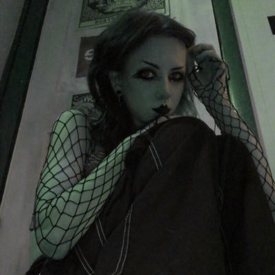 weed, tattoos and burger king | get with the dëër skïnner | 23 | they/them