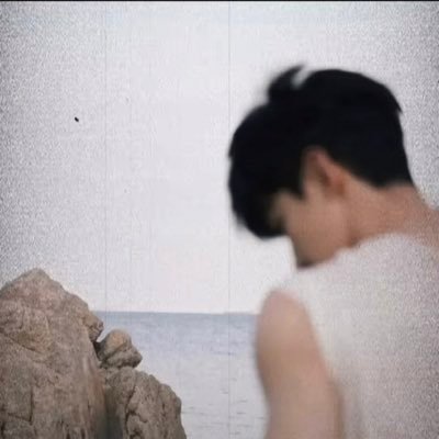 xhhphn's profile picture. 爱是这个世界最扭曲的诅咒