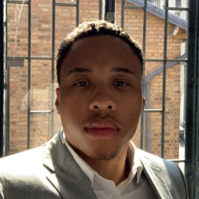 Bonjour, je m’appel Emmanuel et je suis dans le marketing direct. Pour vous décrire mon lieu de travail j’utiliserais les mots suivants, inspirants, dynamique