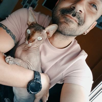 Pedro_AJ_83's profile picture. Amiguero radical, fan de Queen, lesbiano convencido y adicto al tóner.