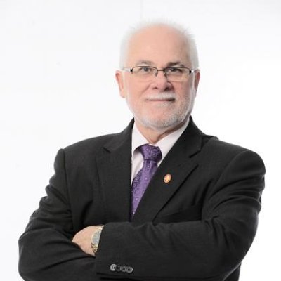 Advogado inscrito na OAB/SC, Especialista em Direito Previdenciário, casado com Joyce, pai do João e da Ana. Cristão, conservador e liberal.