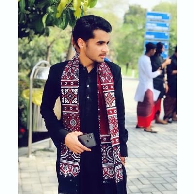 It's not your job to like me,it's mine|
photography lover❤️|
graphic designer|
Memer🤣|
Comp student😎|
lahori boy😜|
9teen|
To be continued