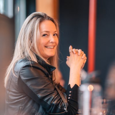 Annemieke Deering Profile