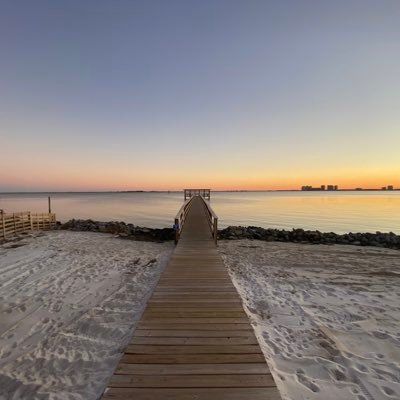 Frustrated Conservative, Concerned Dad & Proud Husband, Businessman, Retired Corporate Zombie. The Sun is rising on a great future. 🩸I Follow Back!