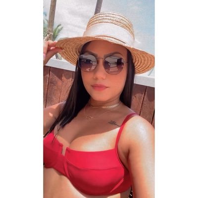 Karolinne_02's profile picture. 