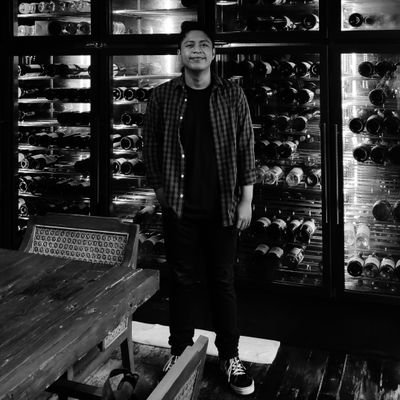 deksvr's profile picture. chainsaw